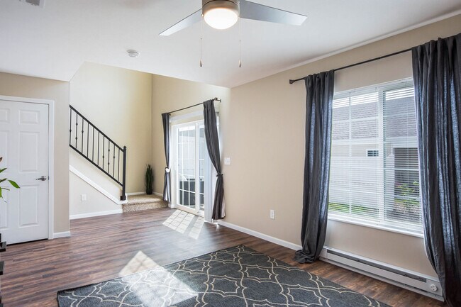 Patio personal incluido en todos los apartamentos - Redwood Wolverine Lake