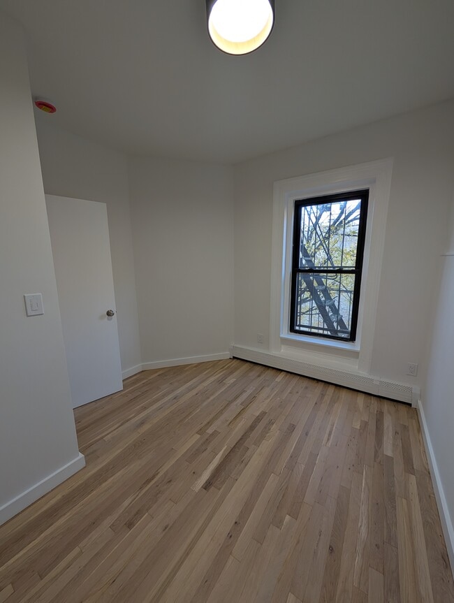 Foto del edificio - 161 Gates Ave