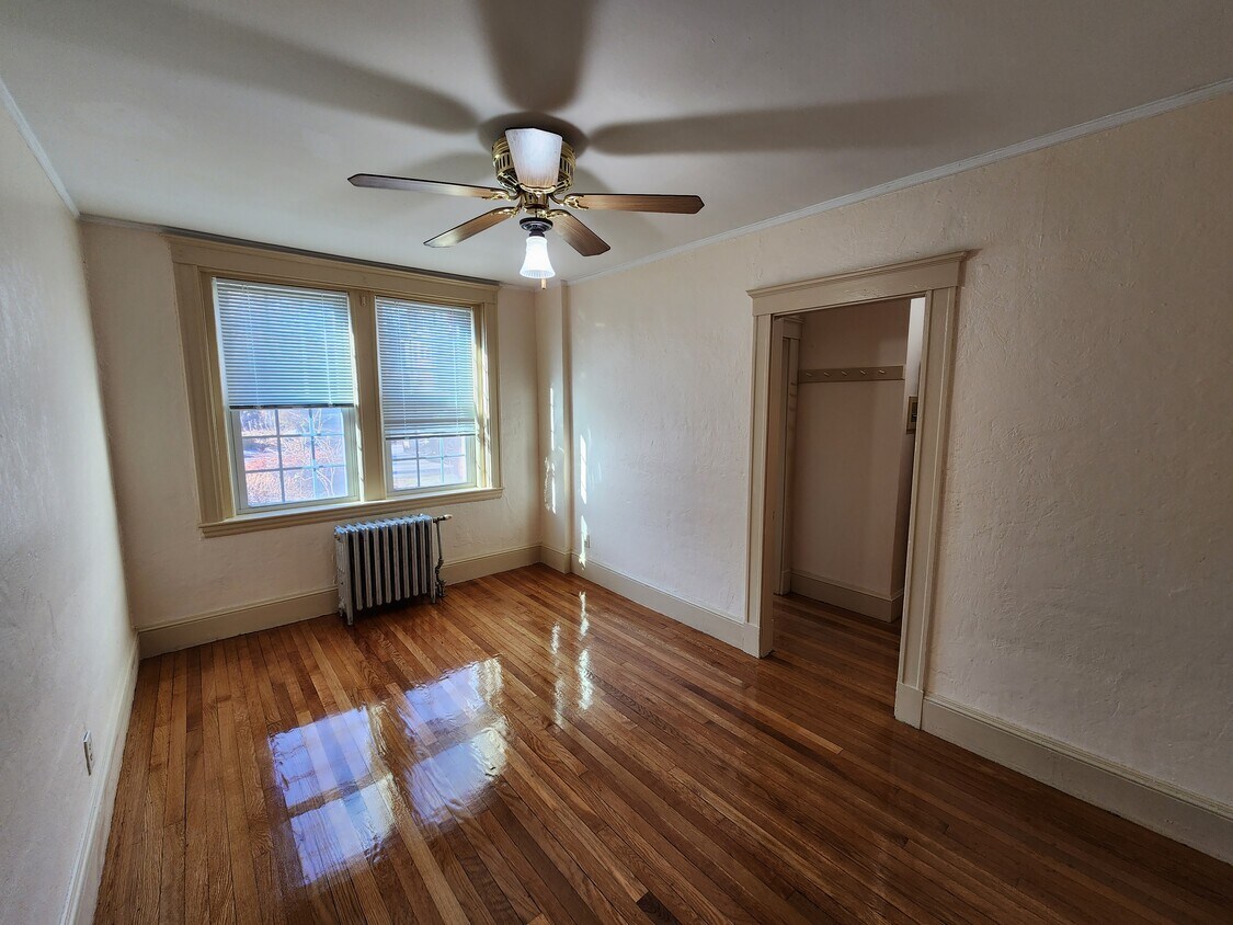 Primary Photo - 206 Presidents Ln