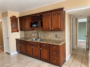 Building Photo - 504 Falcon Ln