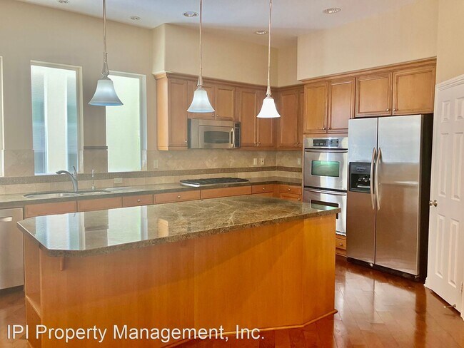 Foto del edificio - 3 br, 2.5 bath House - 665 N Tremont St.