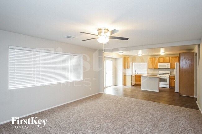 Foto del edificio - 985 Blue Lantern Dr