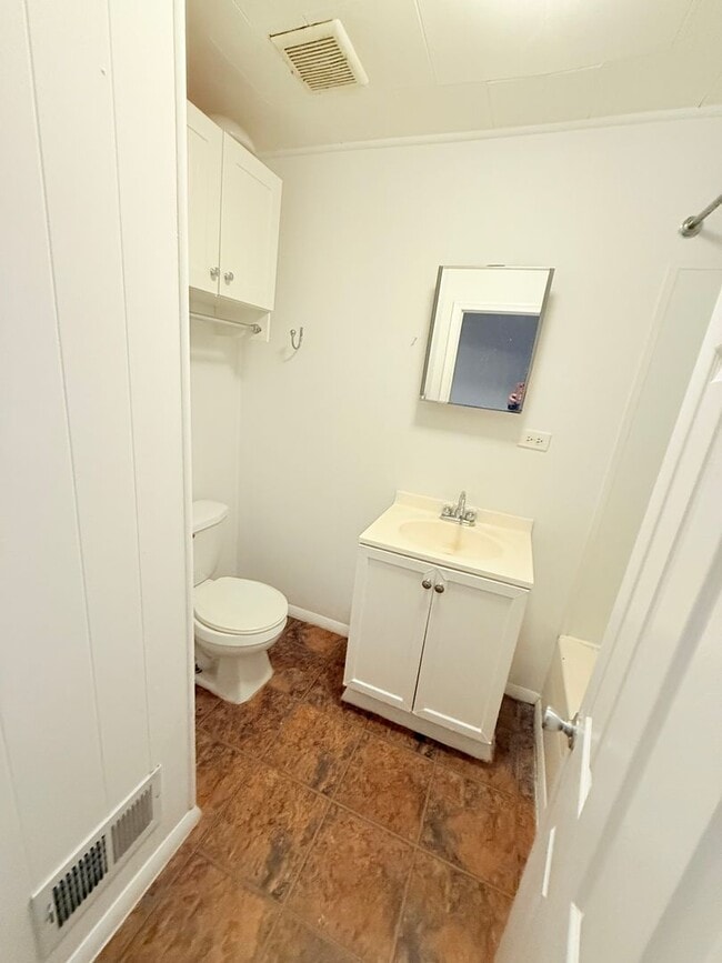 Building Photo - 4BR / 2BA Home – Charles Village – $2,700/mo