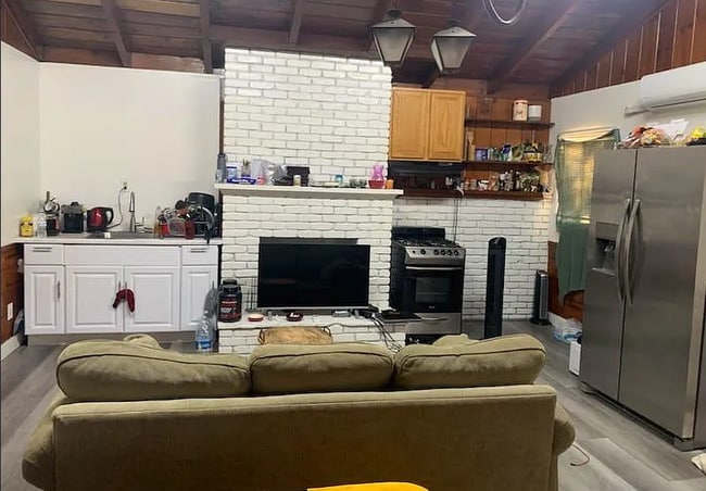 Foto del edificio - 10916 Acacia Ave