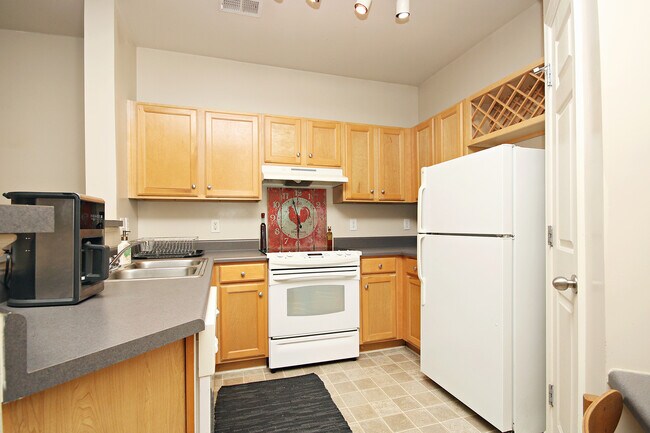 Foto del edificio - Top Floor Riverbend Condo on Pantops