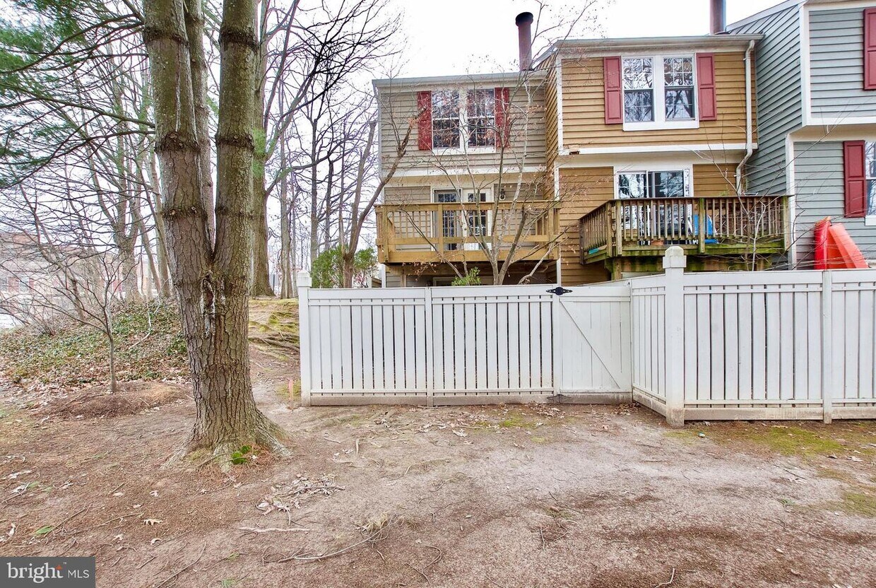 Primary Photo - 1915 Belmont Ridge Ct