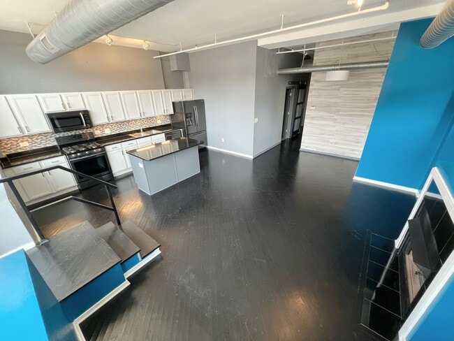 Building Photo - Modern 2-Bedroom Downtown KC Condo with Pa...