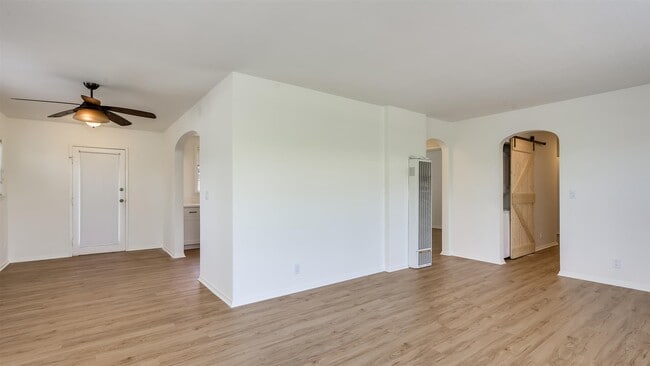Building Photo - 313 Venice Way