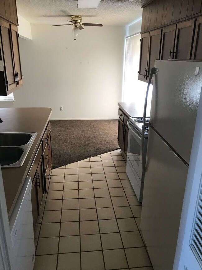 Building Photo - Very nice 2 bed 2 bath water paid