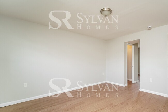 Foto del edificio - Enjoy living the good life in this 3 bedroom, 1.5 bathroom townhome