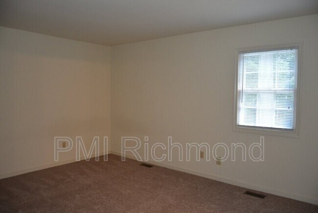 Foto del edificio - 8634 Rainwater Rd