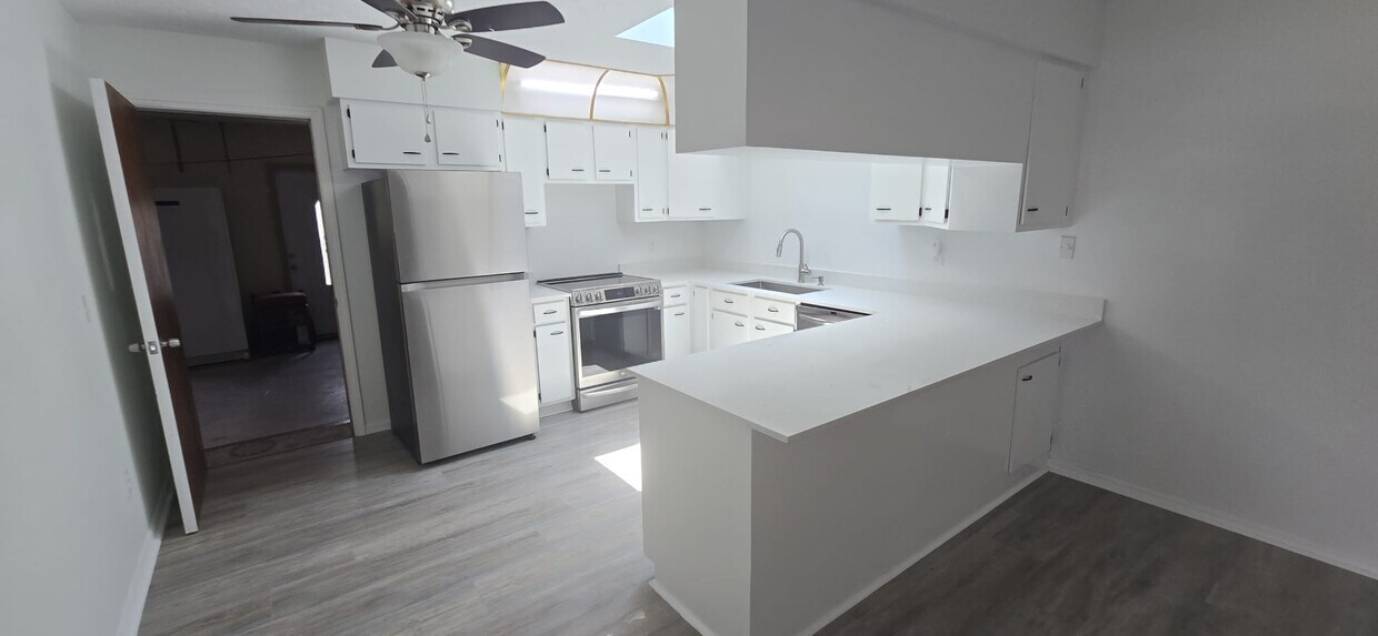 Foto principal - 574 SW Duval Ave