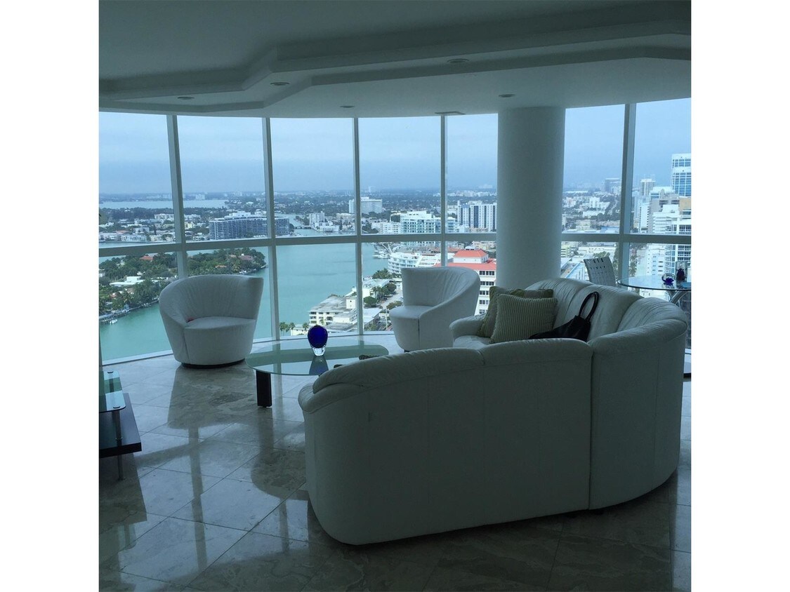 Primary Photo - 6301 Collins Ave