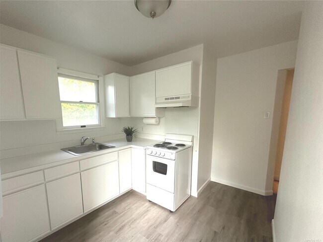 Foto del edificio - 27 Stuart Dr