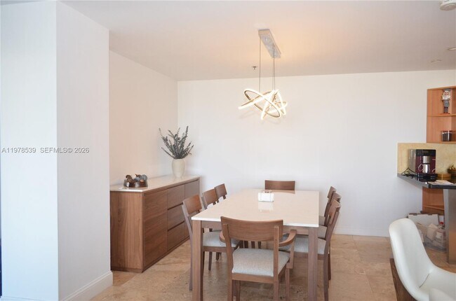 Foto del edificio - 251 Crandon Blvd