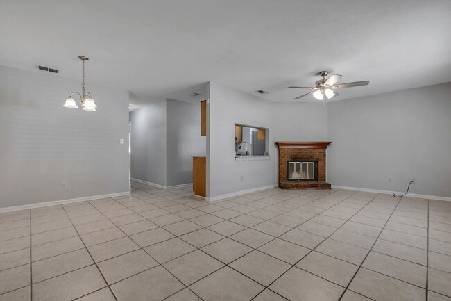 Foto del edificio - Townhome Off The Parkway