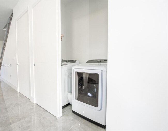 Foto del edificio - 3461 SW 25th St