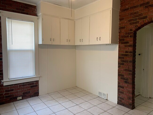 Building Photo - 1214 Tremont Ave SW