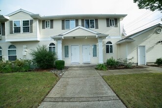 Building Photo - 370 N Douglas St