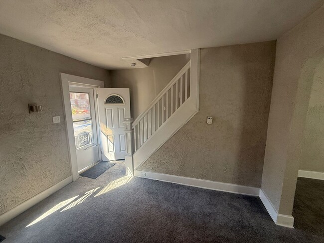 Foto del edificio - Single Family-half double- 2 bedroom/1 bat...