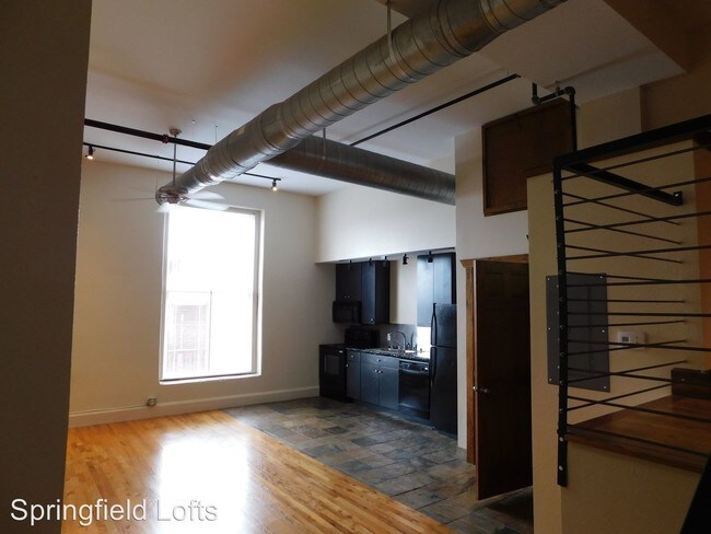 Foto del edificio - 210 E Walnut St