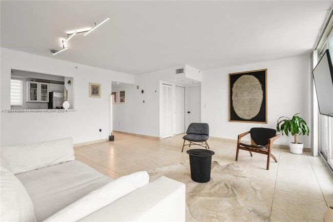 Building Photo - 7800 Collins Ave