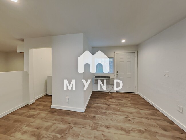 Building Photo - 1212 S 11th St Unit 30