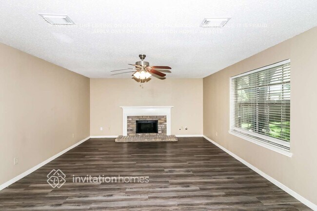 Building Photo - 16011 Sweetwater Creek Dr