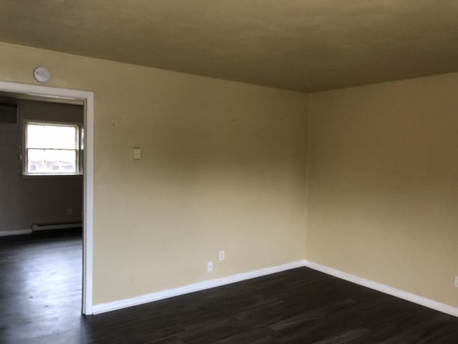 Building Photo - 1250 Little Bay Ave