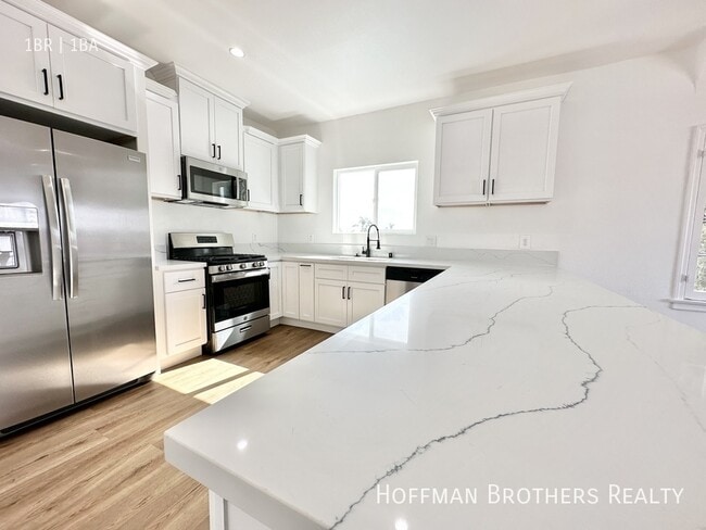 Foto del edificio - 2837 S Bronson Ave