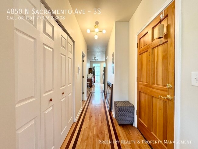Foto del edificio - 4850 N Sacramento Ave