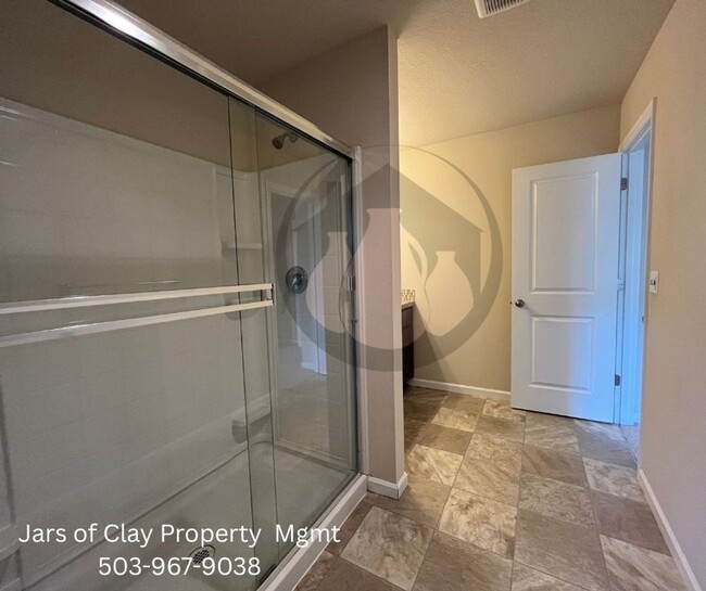 Foto del edificio - Move in Special!!!  Great South Salem Town...