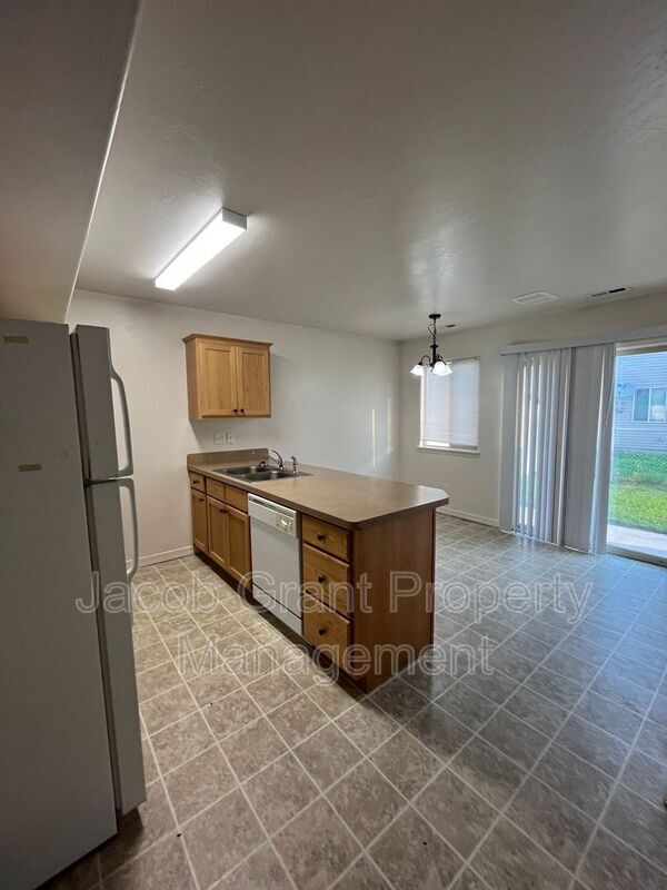 Foto del edificio - 1580 N Stevens Ave