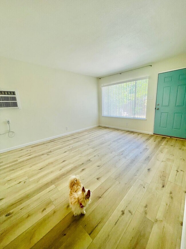 Building Photo - Charming Modesto Duplex