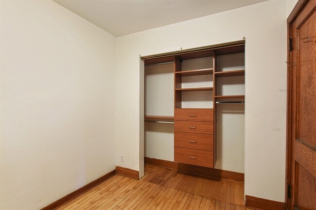Foto del edificio - 3256 N Lakewood Ave