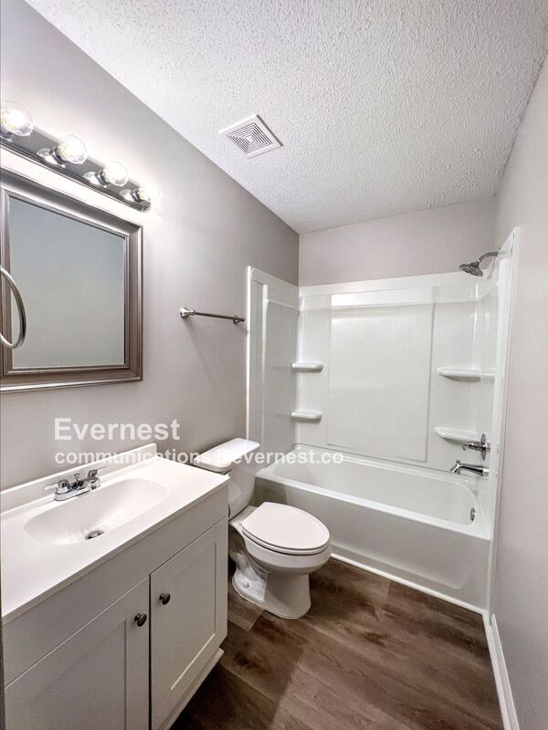 Foto del edificio - 5807 Garden Walk W