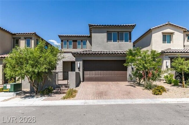 Foto del edificio - BEAUTIFUL 4 BEDROOM PROPERTY IN GATED COMMUNITY!