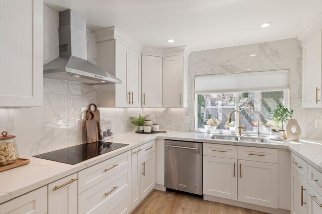 Foto del edificio - Luxurious Remodeled 2 Bedroom 2 Bath Home in Desirable Almaden Community!