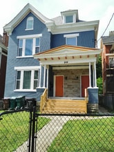 Building Photo - 844 Oak St