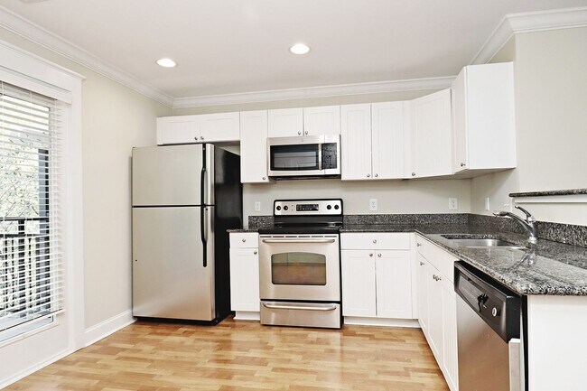 Foto del edificio - Woodlands of Charlottesville Condo With Community Amenities
