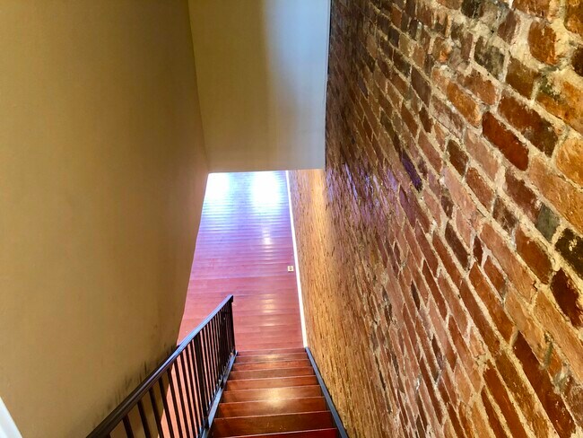 Building Photo - 2122 E Fayette St