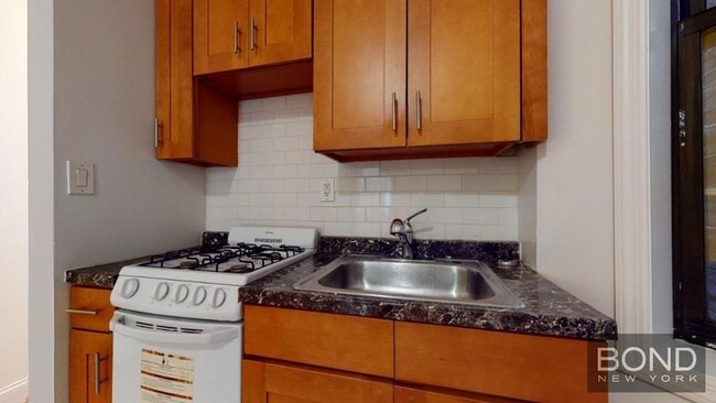 Building Photo - 228 E 36th St