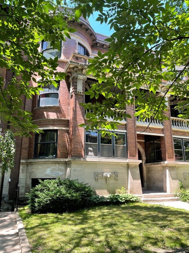 Building Photo - 5510 S Hyde Park Blvd