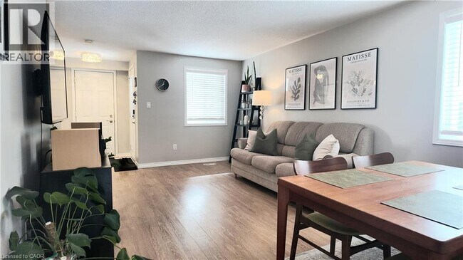 Photo du bâtiment - 16 Ridgeway Crescent