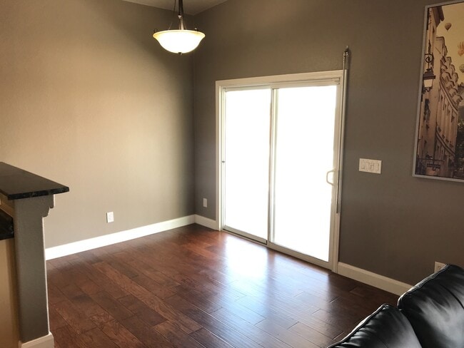 Building Photo - COMING SOON ! 5/23/25 GORGEOUS 3 BED/ 2.5 ...