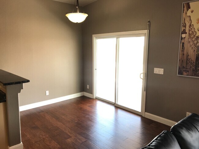 Foto del edificio - COMING SOON ! 5/23/25 GORGEOUS 3 BED/ 2.5 ...