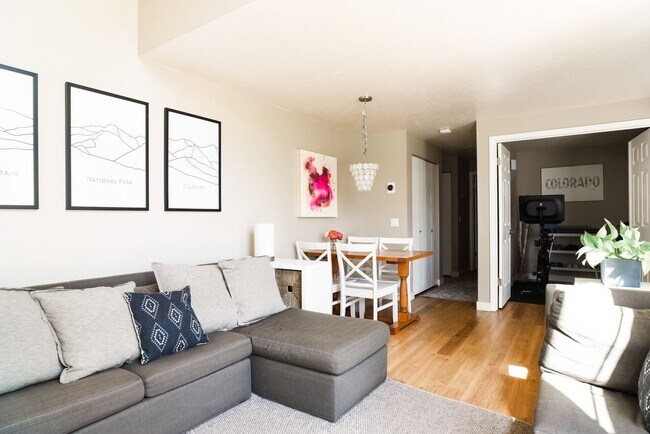 Building Photo - Completely Remodeled 2B/1B near Shanahan P...