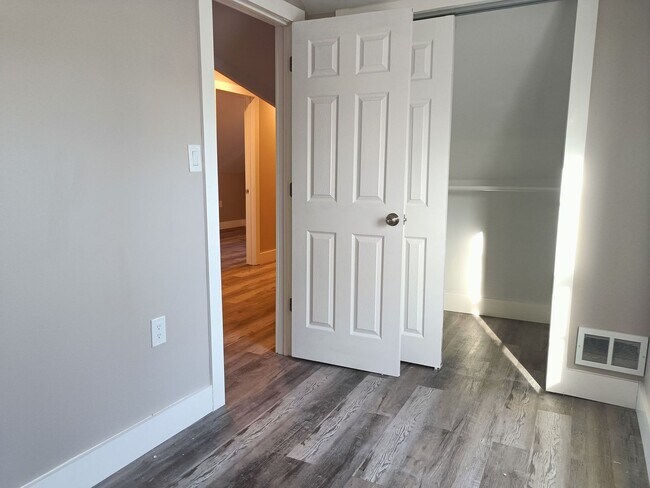 Foto del edificio - 4 bedroom single family home