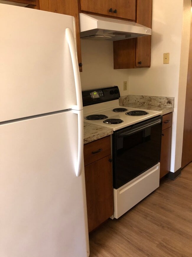 Building Photo - 2-Bedroom Condominium in McMinnville