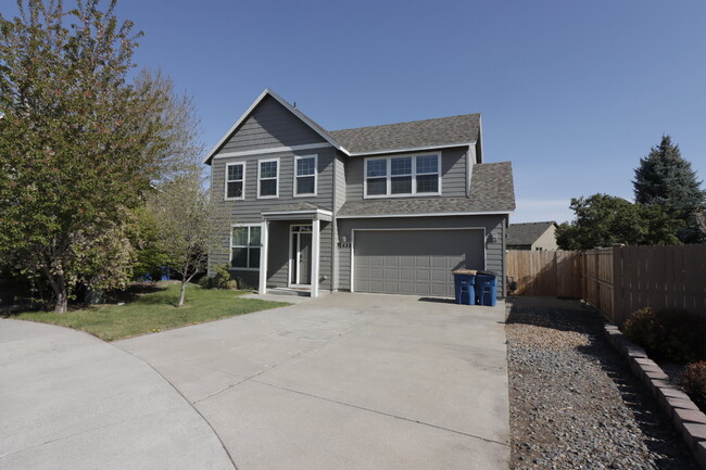 Building Photo - Charming 3-Bedroom Home with Designer Touc...